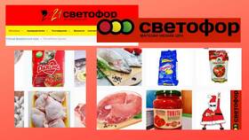 Металлические чайники в магазине 